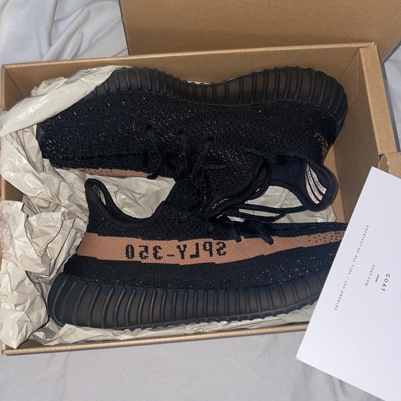 adidas Yeezy Boost 350 V2
Core Black Copper *rare* - Picture 5 of 11
